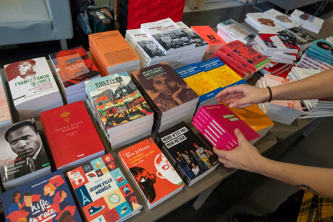 Livres sur les discriminations.